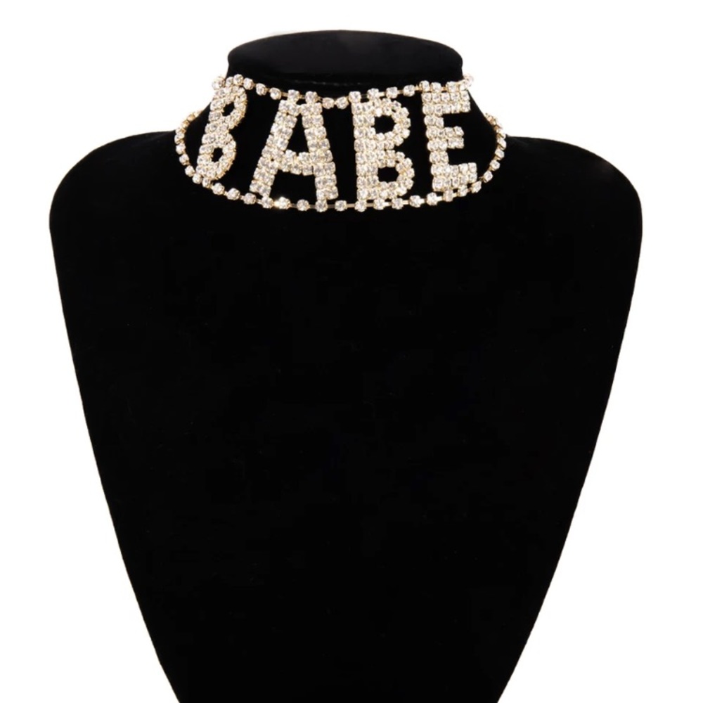 ⚜️[𝟯/$𝟯𝟴]⚜️BABE Crystal Gold Letter Choker NEW - Picture 3 of 9